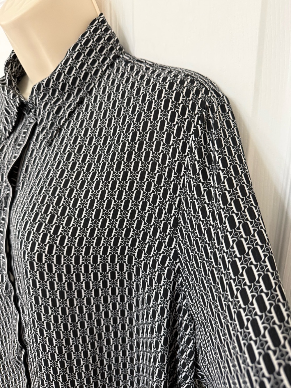 Max Studio London Geometric Print Button Front Blouse 1X Black White Relaxed - Picture 7 of 14
